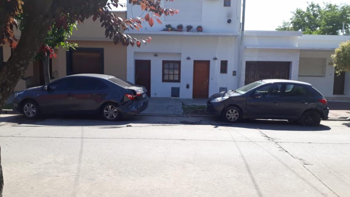 Dolores: perdió el control de su auto y chocó a tres autos - Entrelíneas.info
