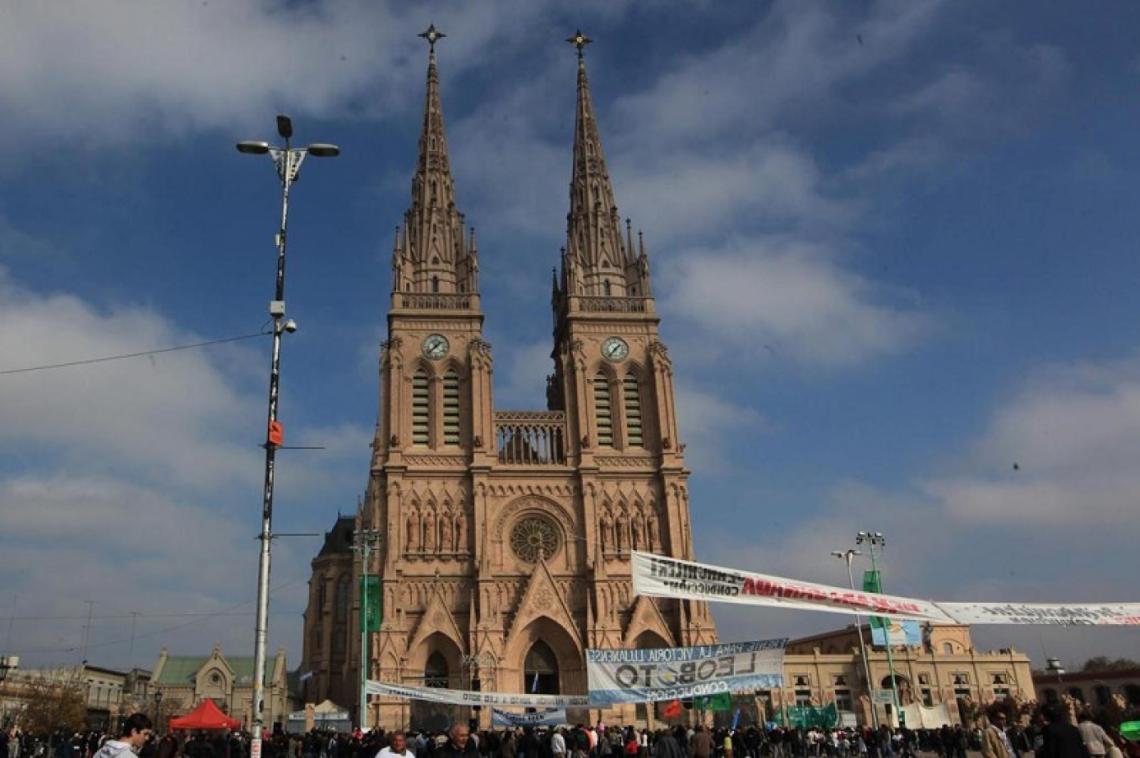 Día de la Virgen de Luján: ¿por qué es la patrona de los argentinos? |  Entrelí