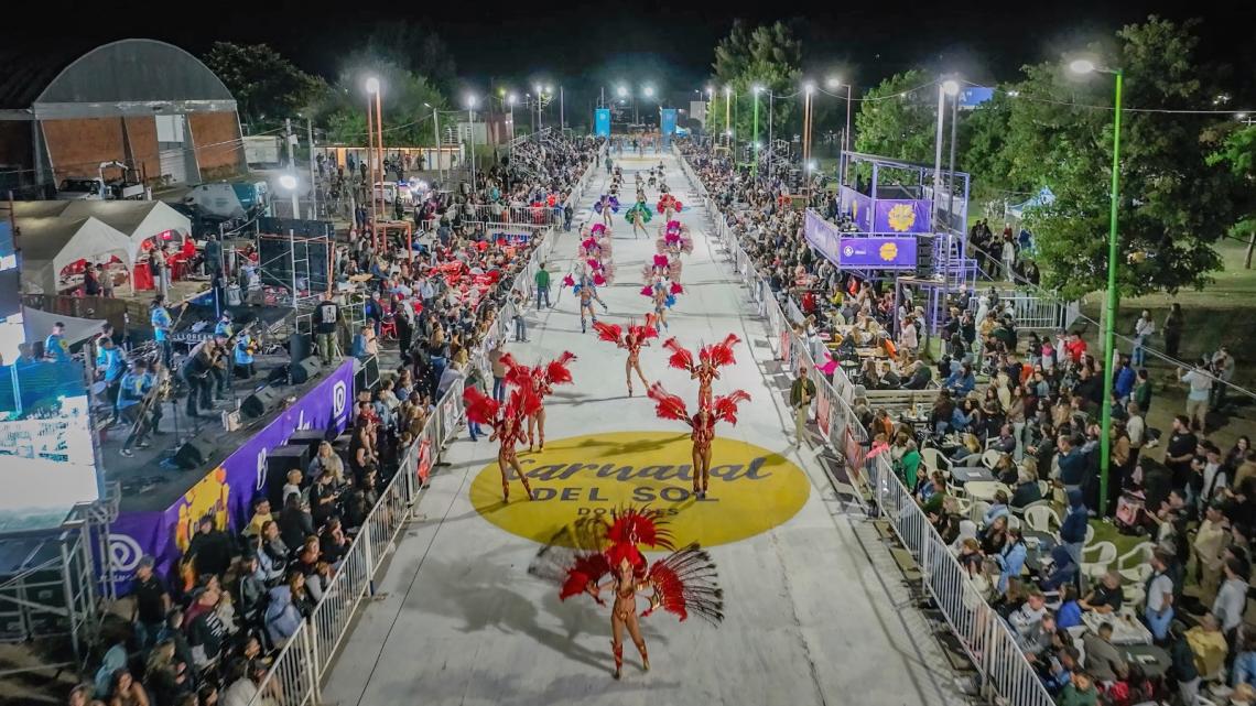 Imagen de Dolores vive este domingo la tercera noche del Carnaval del Sol: comparsas y entrada gratuita