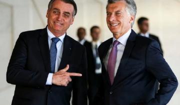 Imagen de Curiosa broma de Bolsonaro a Macri: le apuntó al pecho como si tuviera un arma