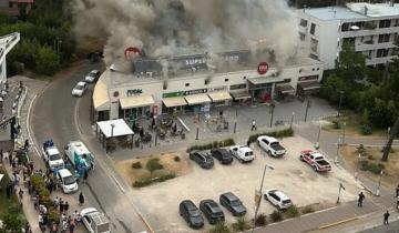 Imagen de Pinamar: un incendio de grandes proporciones afectó un supermercado sobre la avenida Bunge
