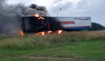 Imagen de En menos de 24 horas se registraron cuatro incendios viales de consideración en rutas de la Región