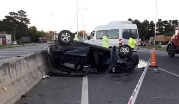 Imagen de Una mujer policía volcó con su auto en la Autovía 226: sólo sufrió heridas leves