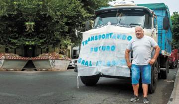 Imagen de General Belgrano: un camionero hace fletes gratis a La Plata para ayudar a estudiantes universitarios
