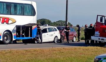 Imagen de Al menos diez heridos en un accidente en cadena en la Ruta 11 entre Villa Gesell y Pinamar