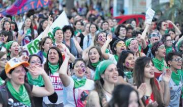 Imagen de Con marchas, talleres y debates continúa el Encuentro Nacional de Mujeres en La Plata