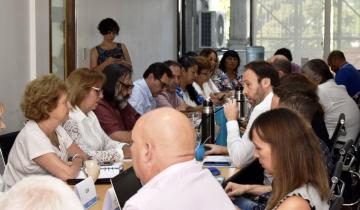 Imagen de La Provincia: Kicillof convocó a docentes y estatales para discutir paritarias