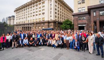 Imagen de Masivo reclamo de intendentes de todo el país frente al Ministerio de Economía por el “escandalosos” estado de rutas nacionales