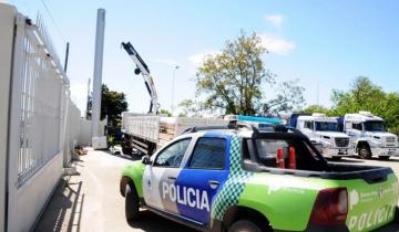 Imagen de Tandil: cayó desde 5 metros al desprenderse el balde de la grúa en la que trabajaba