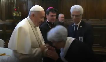 Imagen de Papa Francisco: por qué se negó a que le besen el anillo del Pescador