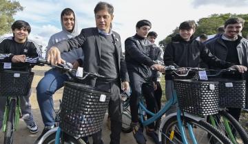 Imagen de Maipú: Axel Kicillof inauguró un centro de formación ambiental y entregó bicicletas a 115 estudiantes