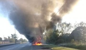 Imagen de Un colectivo de El Rápido se prendió fuego y explotó en medio del viaje