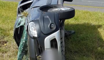 Imagen de Trágico accidente en la ruta 2: volcó una camioneta y falleció un bebé de un año