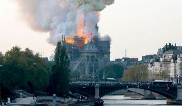 Imagen de Video: se incendia la catedral de Notre Dame en París y se cayó su famosa aguja