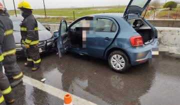 Imagen de Dos autos protagonizaron un fuerte choque en la Ruta 2