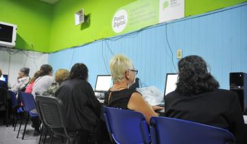 Imagen de Cómo son las clases de uso de la tecnología para adultos mayores que se dictan en San Clemente