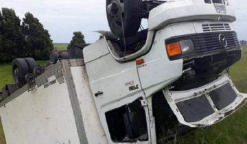 Imagen de Un herido tras el vuelco de un camión en la Ruta 11