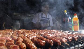 Imagen de Mar del Plata: comieron choripanes en una movilización y tendrían triquinosis