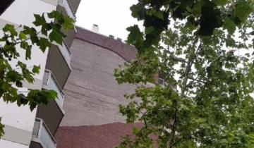 Imagen de Se derrumbó la fachada de un edificio en el centro marplatense: no hubo heridos