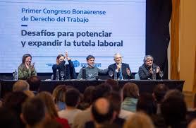 Imagen de Paritarias bonaerenses: con nuevo ministro y la idea de sumas fijas, las negociaciones están en suspenso