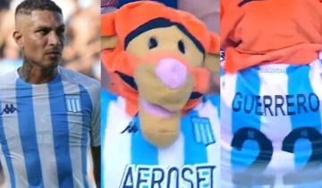 Imagen de Racing vs. Sarmiento: la locura que cometió un hincha para saludar a Paolo Guerrero en medio del calor extremo