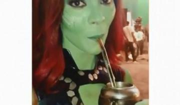 Imagen de Bien argenta: ¡Gamora probó el mate en el set de Avengers Endgame!