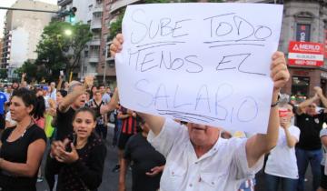 Imagen de En varias ciudades se sintió el cacerolazo contra el aumento de tarifas