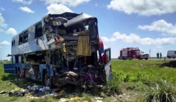 Imagen de Son cinco las personas muertas a raíz del choque entre un micro y un camión