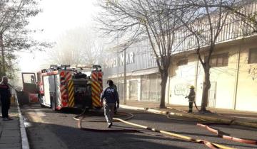 Imagen de Santa Teresita: bomberos sofocaron un incendio en un supermercado