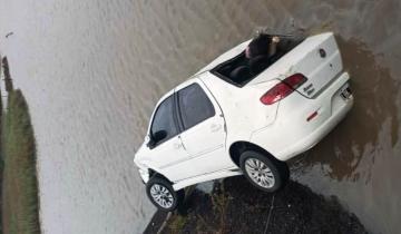 Imagen de Tragedia en General Lavalle: 5 personas murieron al caer un auto en un canal de la Ruta 11