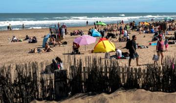 Imagen de Valeria del Mar: una mujer sufrió graves quemaduras en los pies por la arena caliente y debió ser hospitalizada