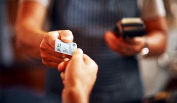 Imagen de La AFIP duplicó los reintegros a las compras con tarjetas de débito: a quiénes alcanza