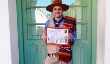 Imagen de Distinguen al payador dolorense Emanuel Gabotto