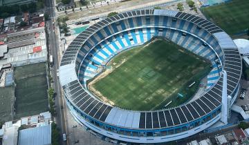 Imagen de Bronca en los hinchas de Racing por la fiesta anticipada y la cancha en desastroso estado