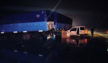 Imagen de Milagro en la Ruta 2: dos camionetas chocaron contra un camión en la noche lluviosa y no hubo heridos de gravedad