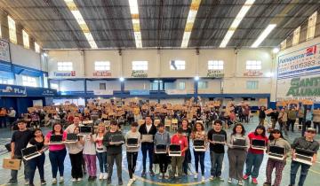 Imagen de Conectar Igualdad en La Costa y Dolores: se entregaron 900 netbooks a estudiantes de nivel secundario