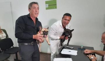 Imagen de Gonzalo y Rodolfo se casaron en Mar del Plata con sus perritos como testigos de la boda