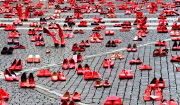 Imagen de El colectivo Mujeres Dolorenses se suma a “Zapatos Rojos” para decirle no a la violencia de género