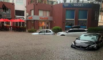 Imagen de Fuerte temporal en Pinamar: calles anegadas, vecinos evacuados y graves destrozos