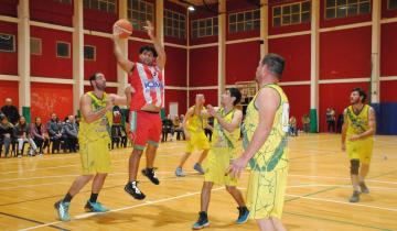 Imagen de Básquet de La Región: Unión y Ferro siguen firmes