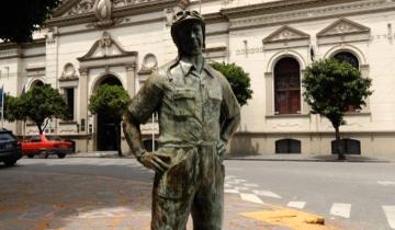 Imagen de Balcarce: trasladan los restos de Juan Manuel Fangio del cementerio al museo