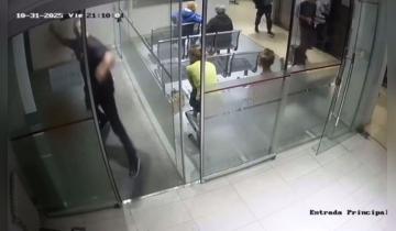Imagen de Locura en la Provincia: un hombre destruyó el hall de una clínica tras retirar a su madre sin el alta médica