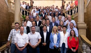 Imagen de De qué hablaron Kicillof, Massa, Insaurralde y Máximo Kirchner con los intendentes del Frente de Todos de la Provincia