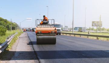 Imagen de Pensando en la temporada de verano arrancó la repavimentación de la Autovía 2