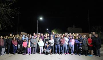 Imagen de Etchevarren inauguró más iluminación LED en los barrios de Dolores