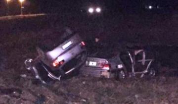 Imagen de Un auto volcó y chocó al coche del intendente fallecido en un accidente mientras se realizaba el peritaje