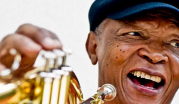 Imagen de Quién fue Hugh Masekela, la leyenda del jazz que homenajea Google con un doodle