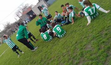 Imagen de Son niñas, tienen 12 años y juegan al fútbol en un equipo de varones