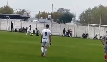 Imagen de Pila: el emotivo momento que se vivió cuando un jugador con síndrome de Down debutó y metió un gol que festejaron ambos equipos