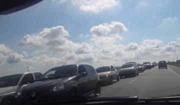 Imagen de La Ruta 11 sigue colmada de turistas y el tránsito es muy lento